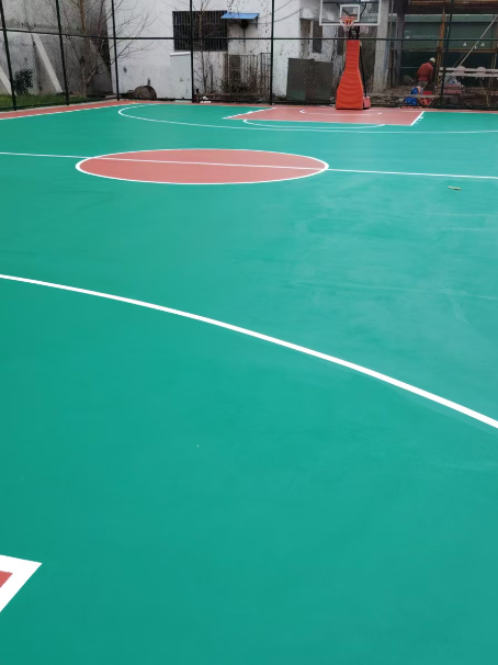 布拖 球场长期使用易出现地面开裂